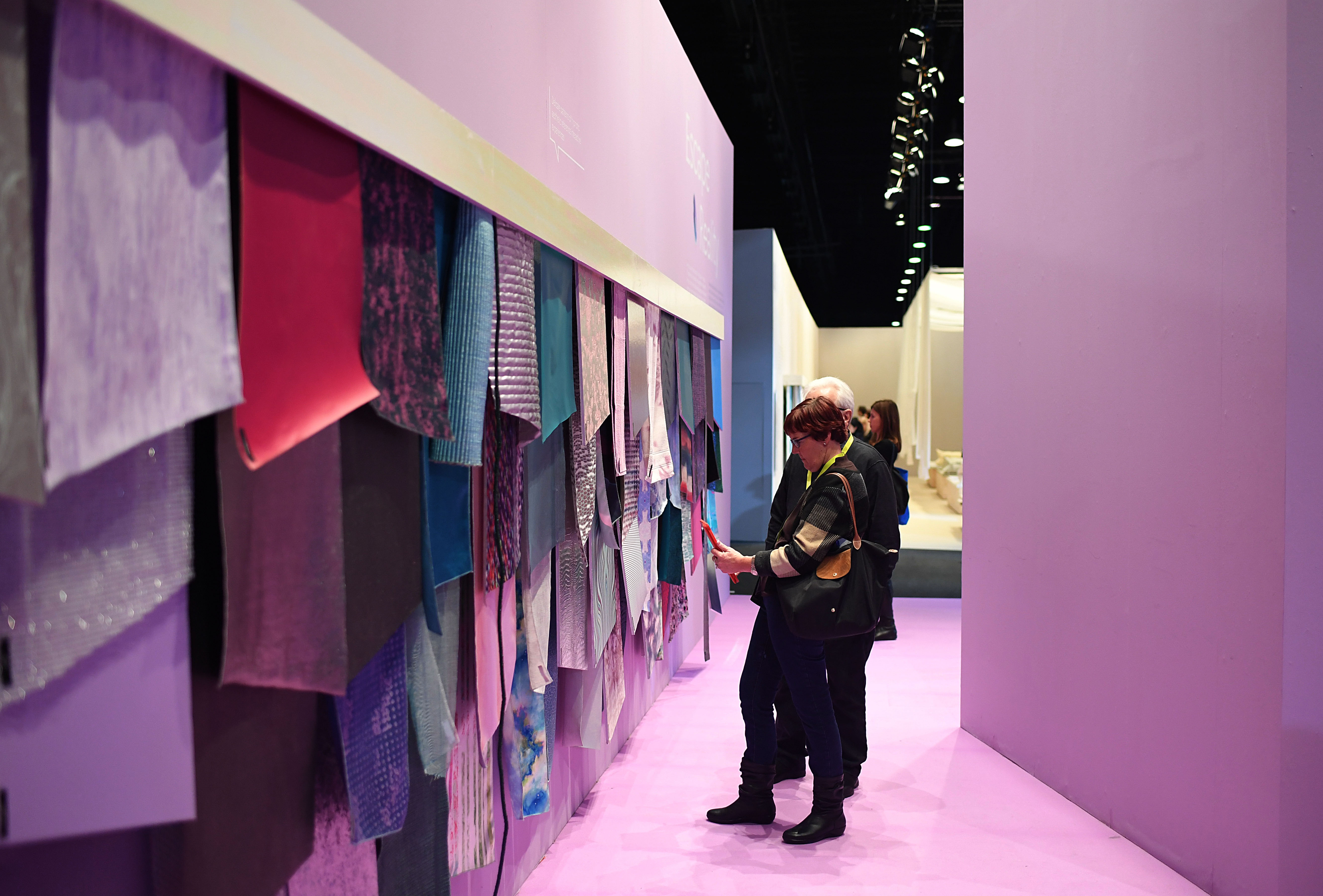 光影交織的纖維世界 上海國家會(huì)展中心紡織品展會(huì)拍攝全記錄